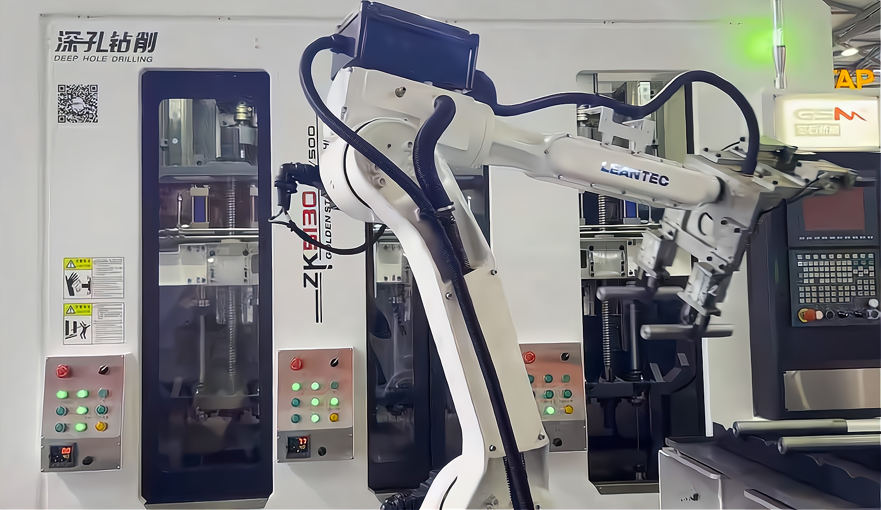 ZK5120×6/500 倒立六軸深孔鉆床配置六軸機器人，加工新能源電機軸單機自動化